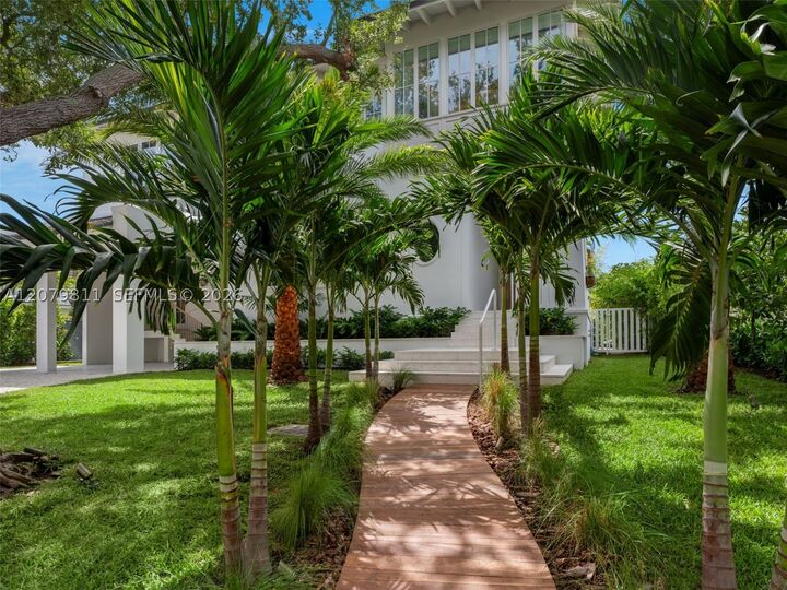 Property Photo: 544 Warren Ln FL 33149