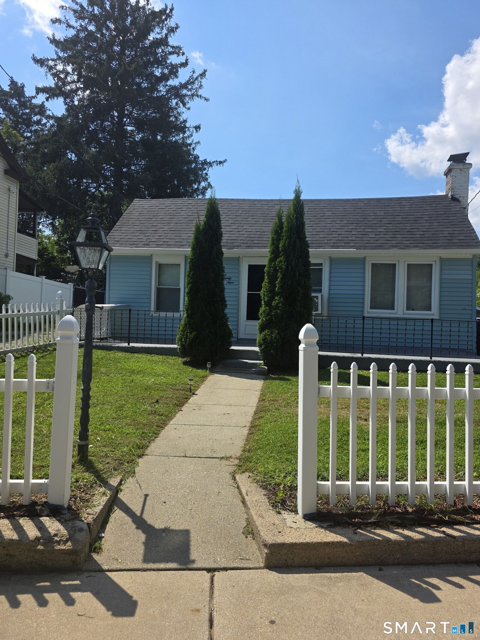 Property Photo:  139 Hickory Street  CT 06360 