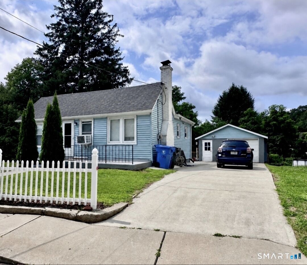 Property Photo:  139 Hickory Street  CT 06360 