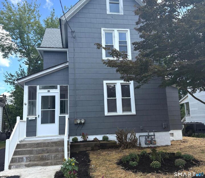 Property Photo:  74 Grove Street  CT 06457 