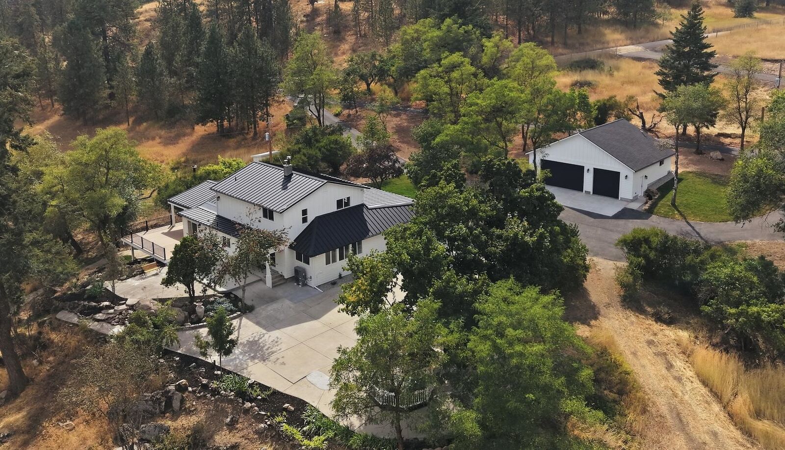 Property Photo: 5399 S Wallbridge Rd WA 99006