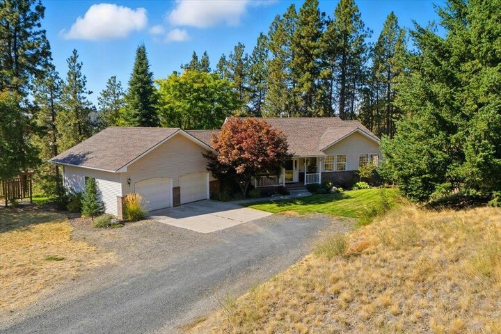 Property Photo:  10924 S Latah Ln  WA 99223 