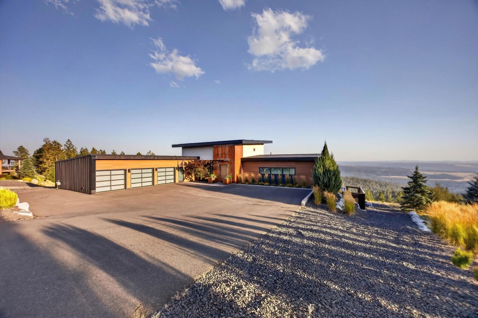 Property Photo: 4813 W Hayden Ln WA 99208