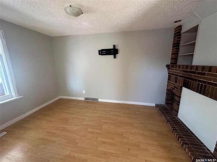 Property Photo: 821 6th Avenue NW SK S6H 4A2