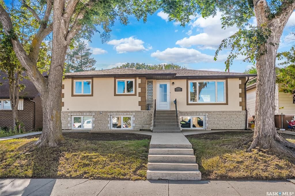 Property Photo:  517 O Avenue N  SK S7L 2V4 