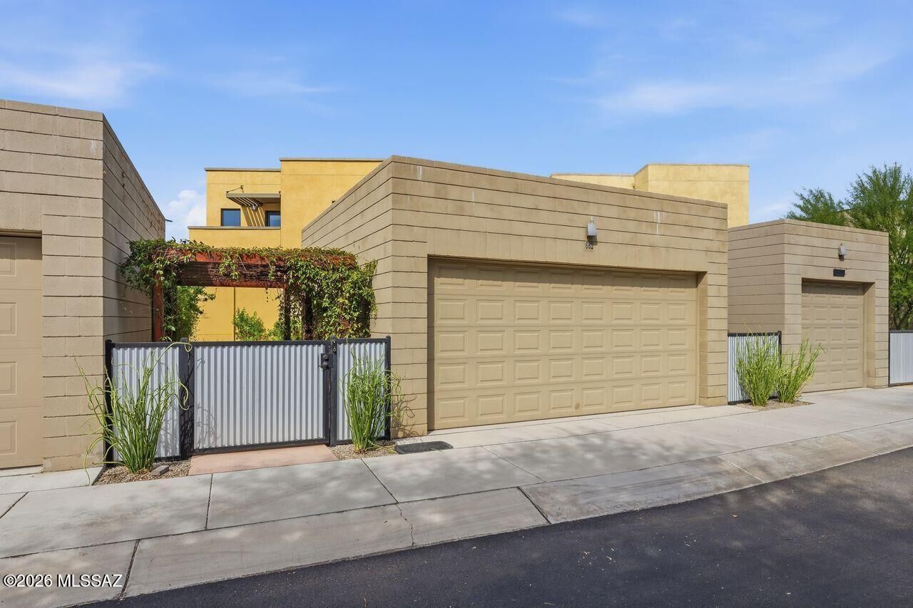 Property Photo:  662 S Mordasini Place  AZ 85701 