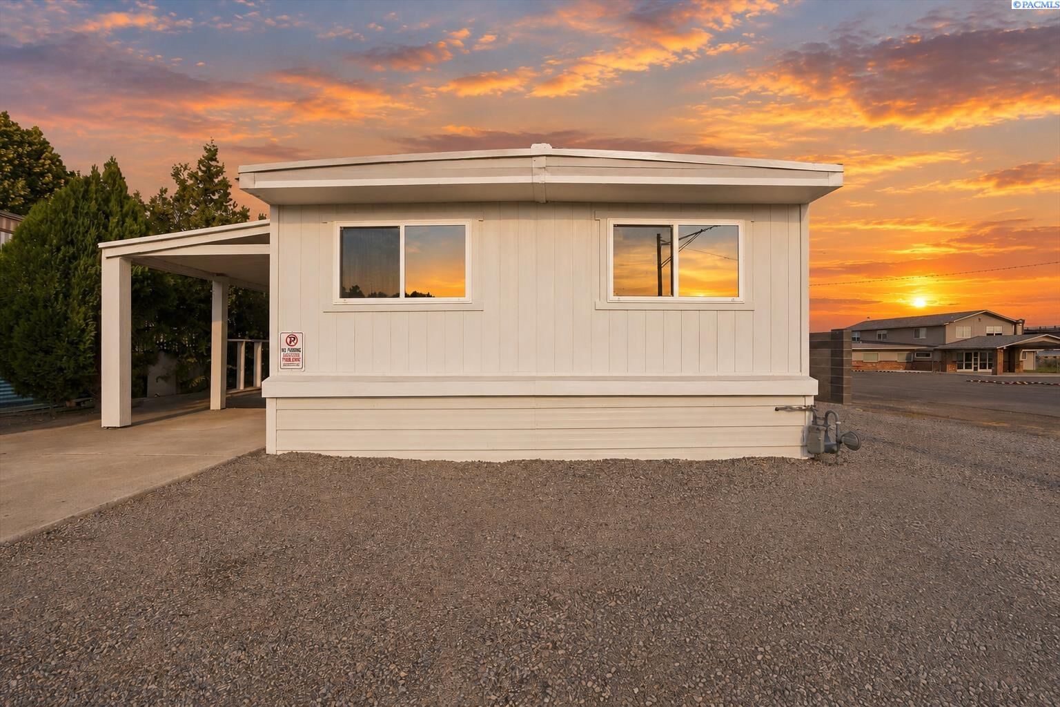 Property Photo:  700 N Road 32 #1  WA 99301 