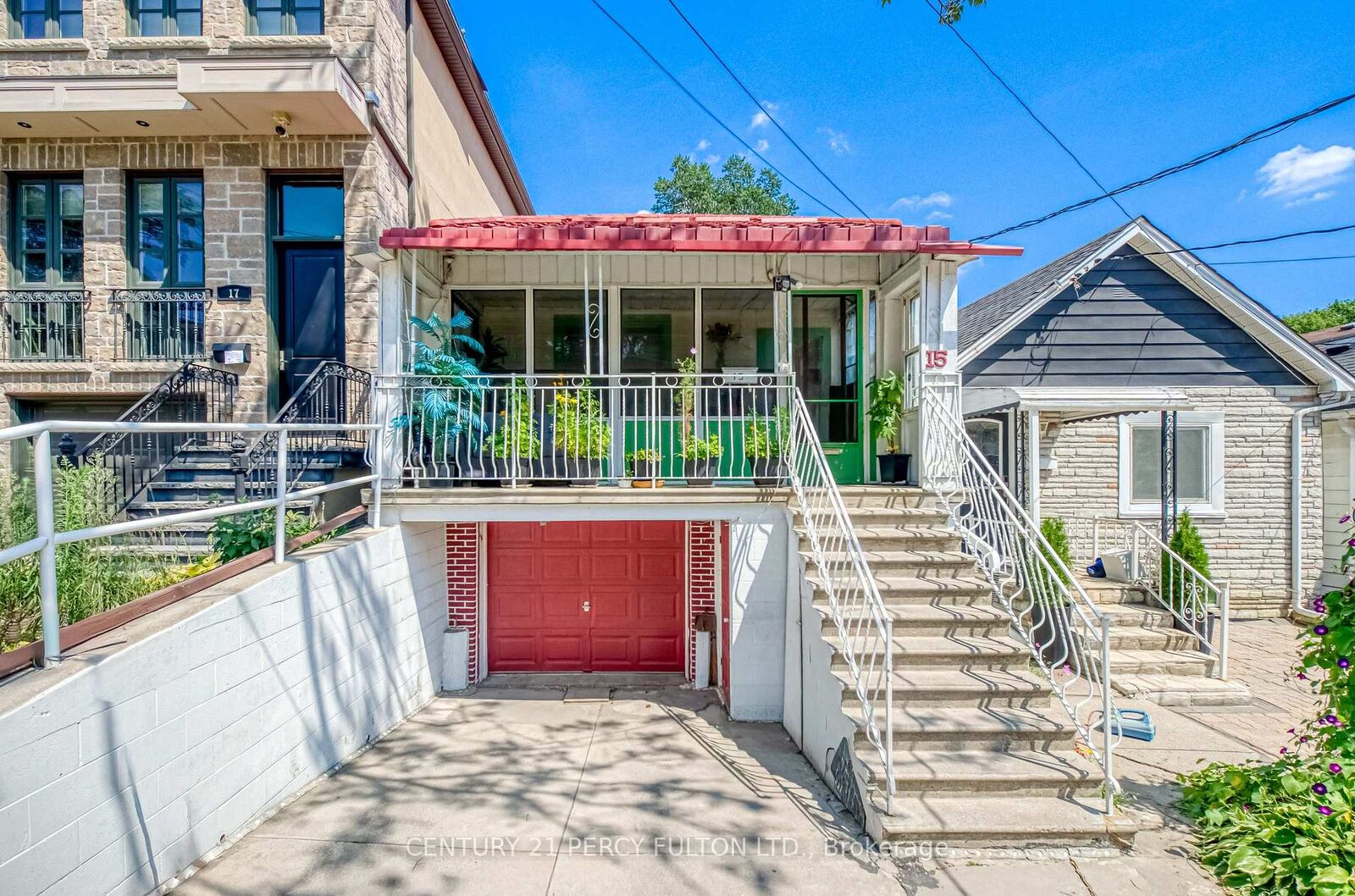 Photo de la propriété:  15 Haverson Boulevard  ON M6M 3J5 