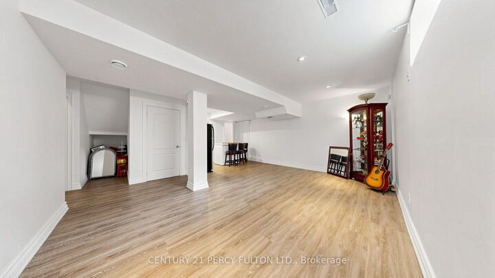 Property Photo:  372B Hounslow Avenue  ON M2R 1H6 