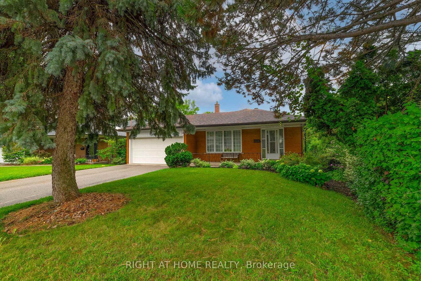 Property Photo: 236 Shaughnessy Boulevard ON M2J 1K6