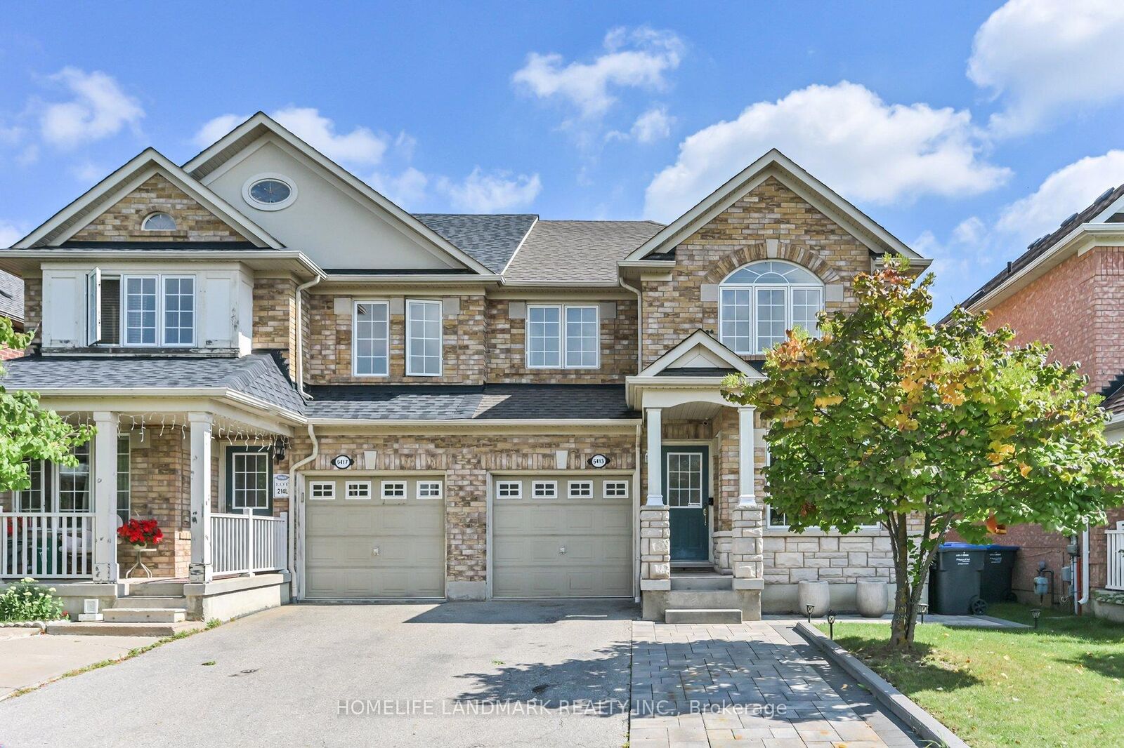 Property Photo: 5415 Rochelle Way ON L5N 7Y2