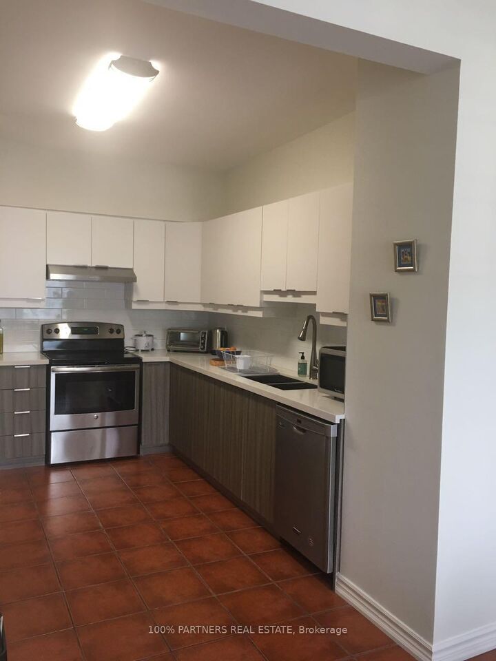 Property Photo: 1570 Richmond Street 34 ON N6G 4W2