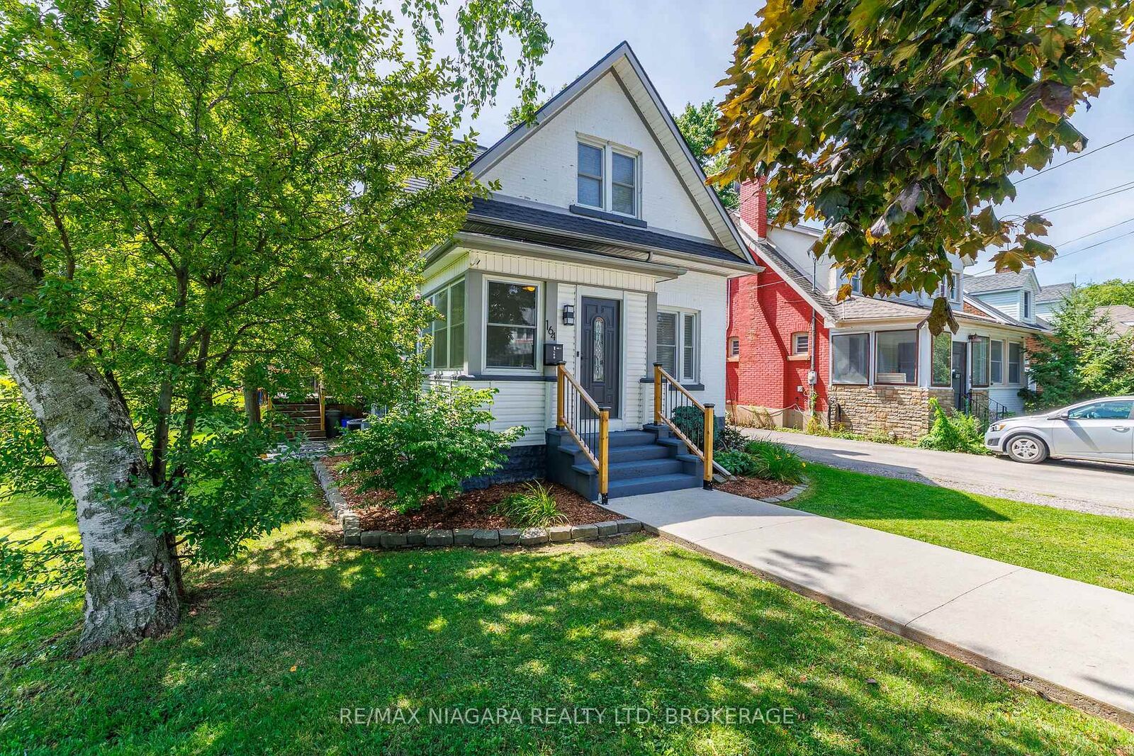 Property Photo:  164 Kent Street  ON L3K 2Z8 