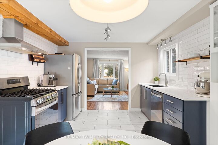 Property Photo: 21 Golden Meadow Crescent ON N2N 2L7