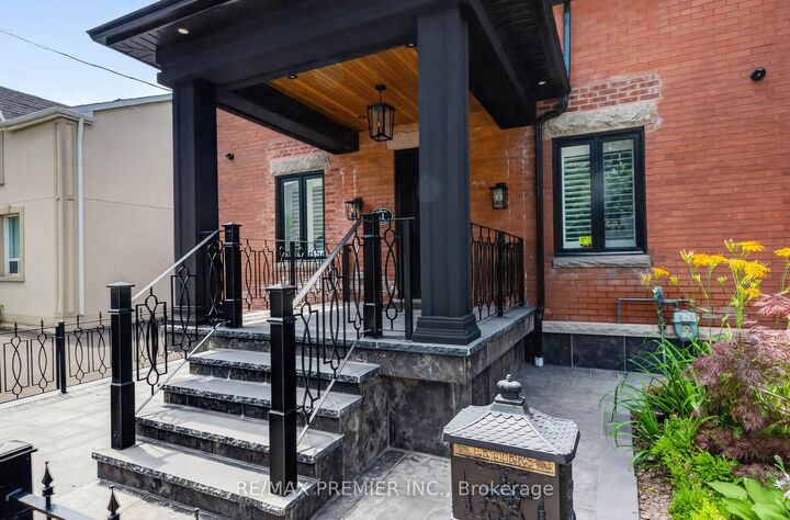 Property Photo: 21 Elizabeth Street N ON L6X 1S1