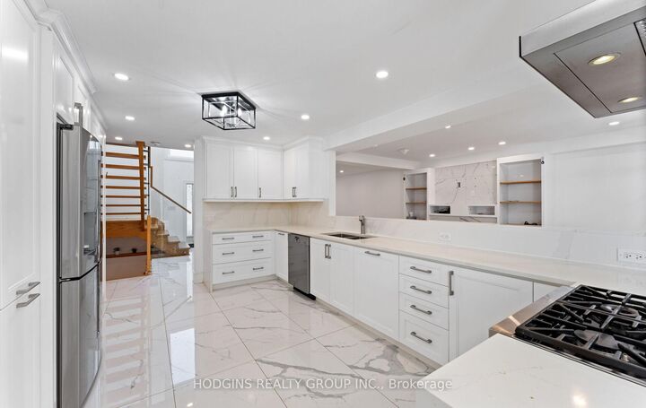 Property Photo: 1670 Caverly Court ON L5L 3L7