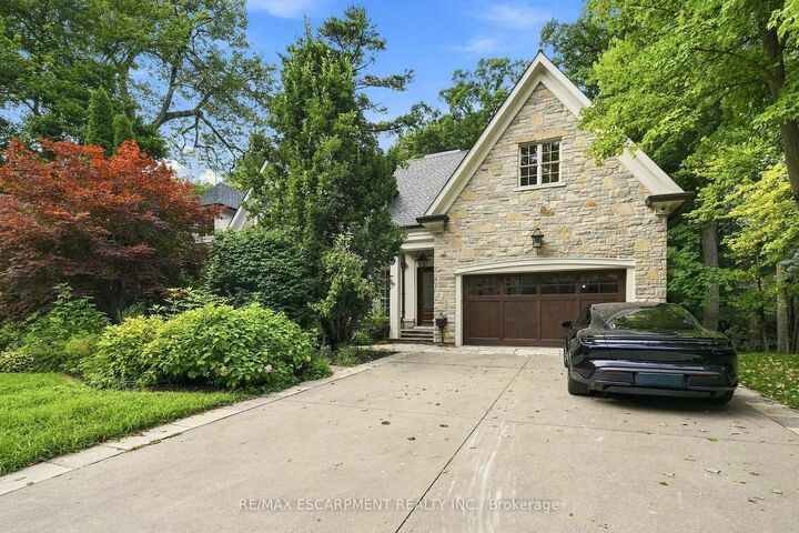 Property Photo: 2025 Heartwood Court ON L5C 4P7