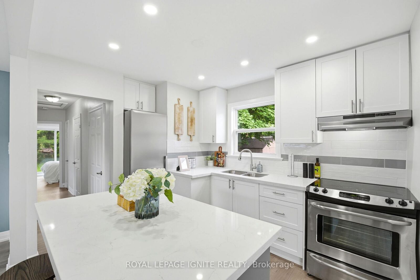 Property Photo:  89 Darlingside Drive  ON M1E 3P2 