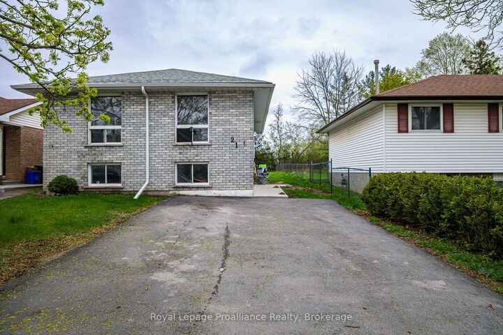 Property Photo:  21 Pepper Avenue  ON K8P 4R2 