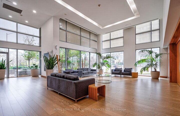 Property Photo:  225 Webb Drive 1008  ON L5B 4P2 