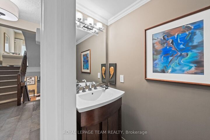 Property Photo:  625 Richmond Road 6  ON K2A 0G6 