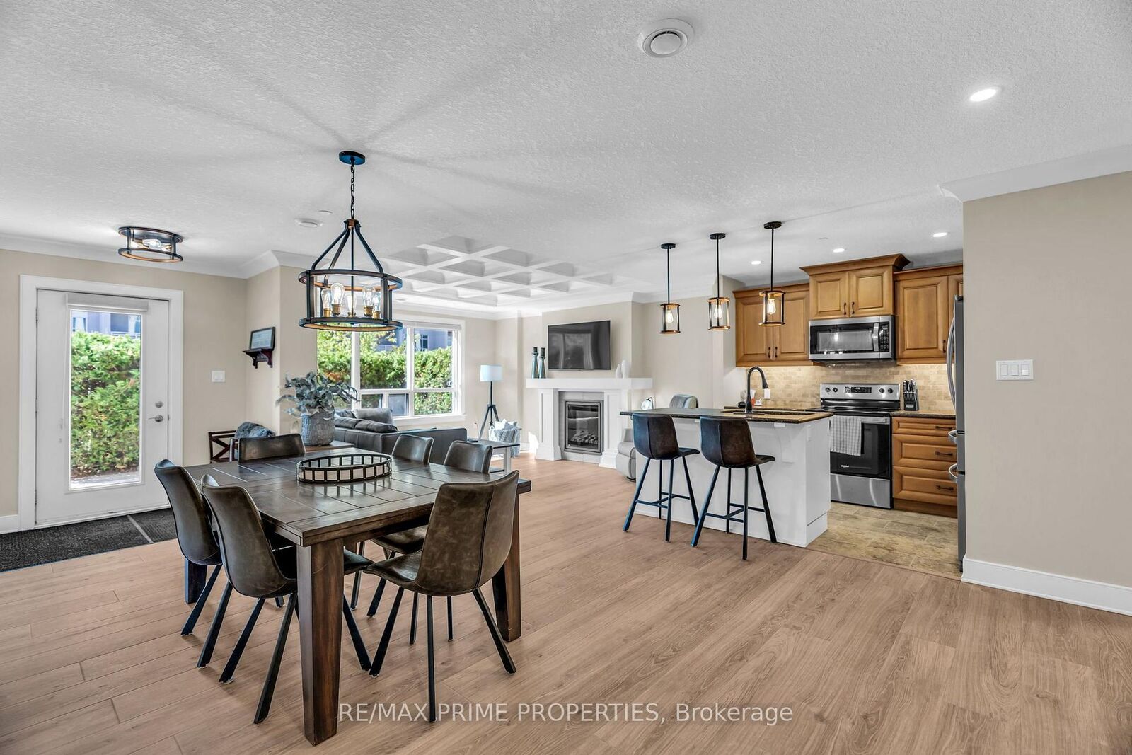 Property Photo: 320 Sugarcreek Trail S 110 ON N6H 0G3