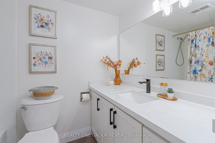 Property Photo: 121 Ling Road 1509 ON M1E 4Y2