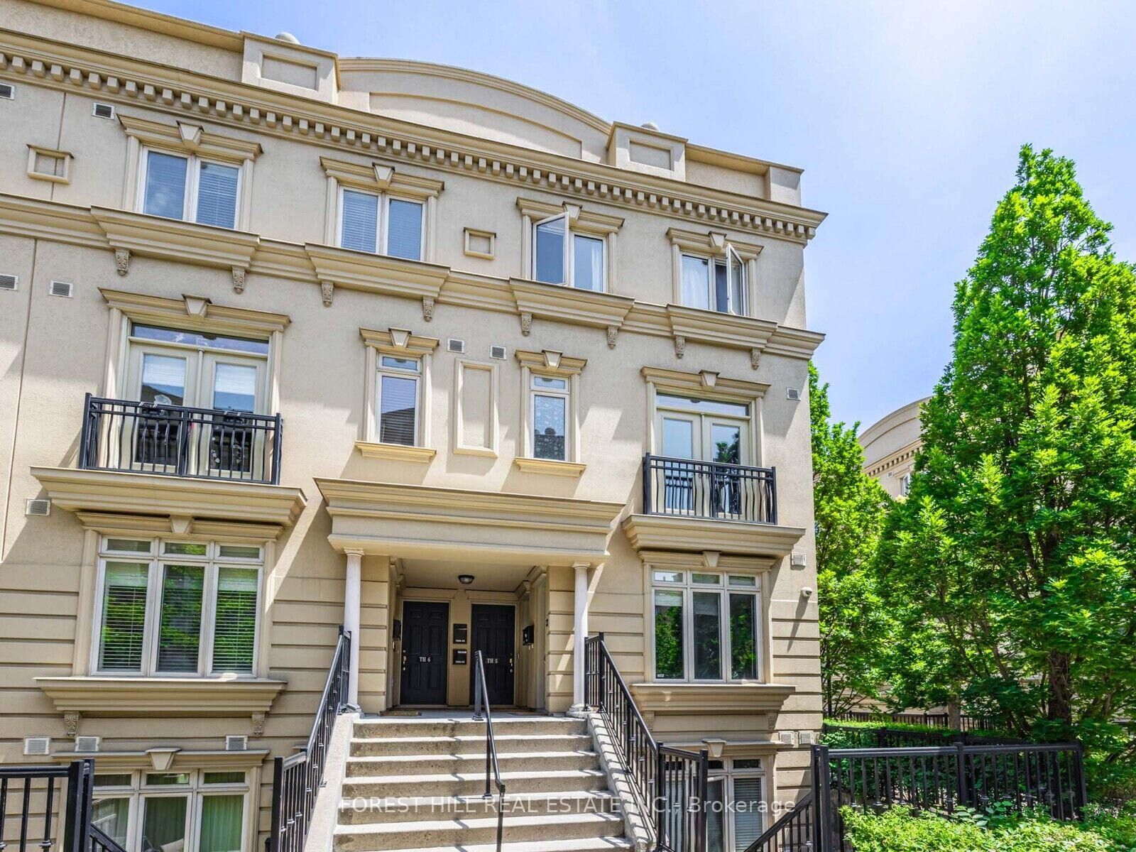 Property Photo:  68 Carr Street Th 3  ON M5T 1B7 
