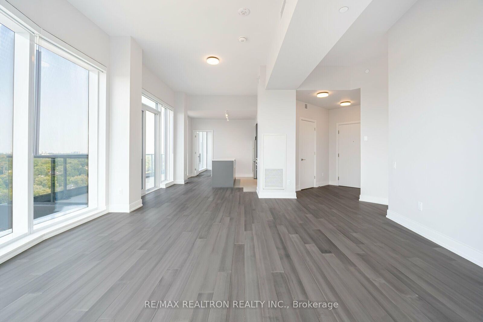 Property Photo:  2525 Bathurst Street 1305  ON M6B 2Y9 