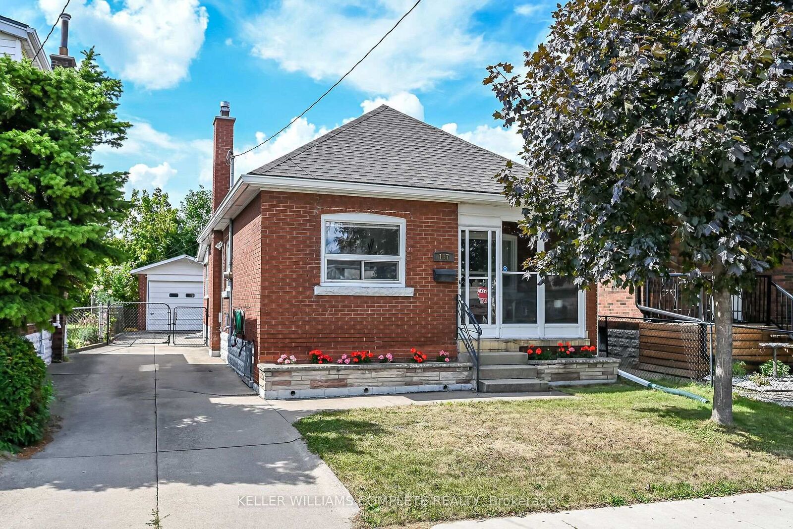 Property Photo:  197 Fairfield Avenue  ON L9H 5H3 