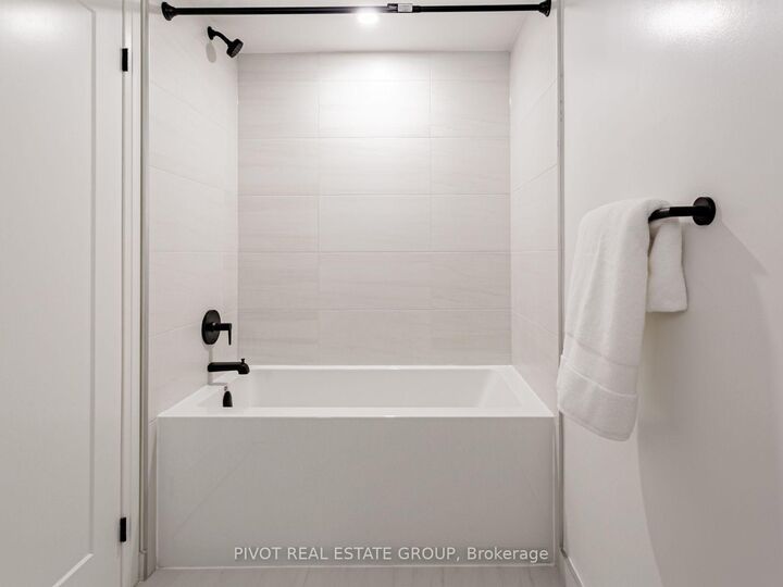Property Photo:  4023 The Exchange N/A 2303  ON L5B 0N4 
