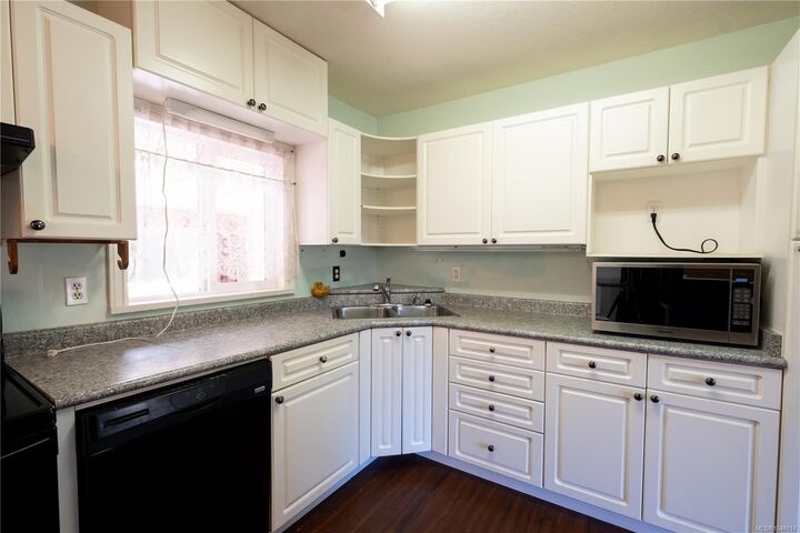 Property Photo: 259 Denman St BC V9M 3B5