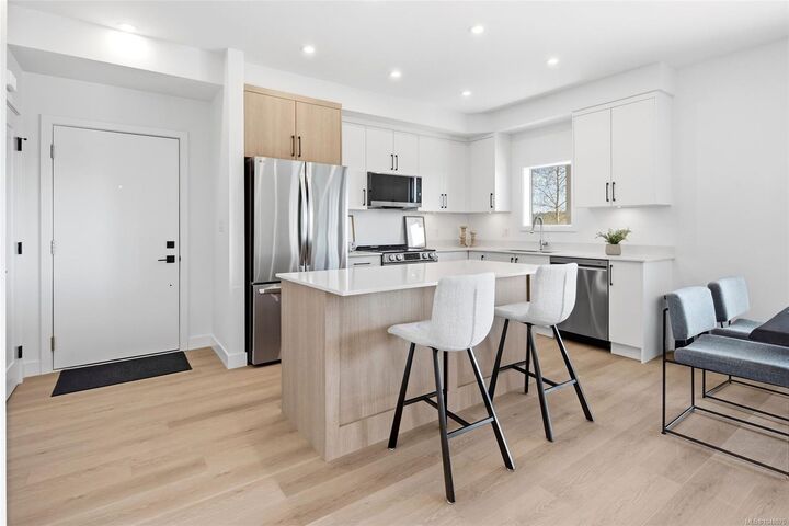 Property Photo: 7043 Central Saanich Rd #201 BC V8M 1Y3