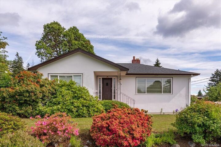 Property Photo:  850 Hunter St  BC V9S 1R5 