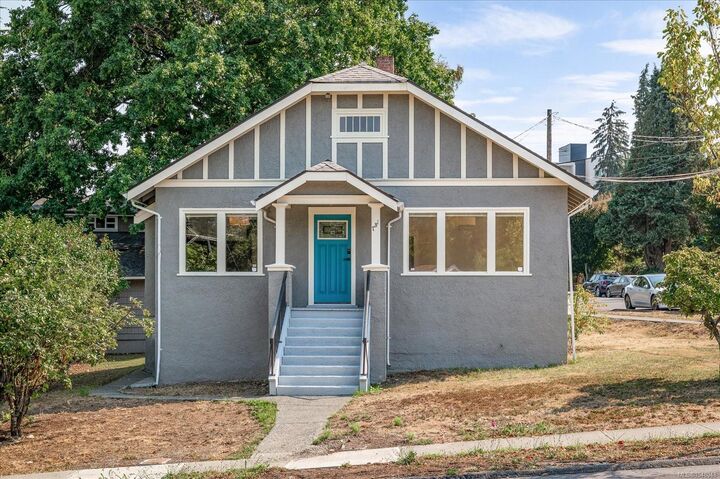 Property Photo: 733 Fitzwilliam St BC V9R 3B7