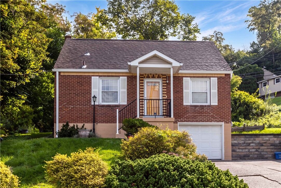 Property Photo:  615 Nordeen Dr  PA 15122 