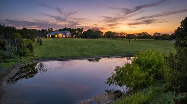 Property Photo:  2524 S Robinson Drive  TX 76706 