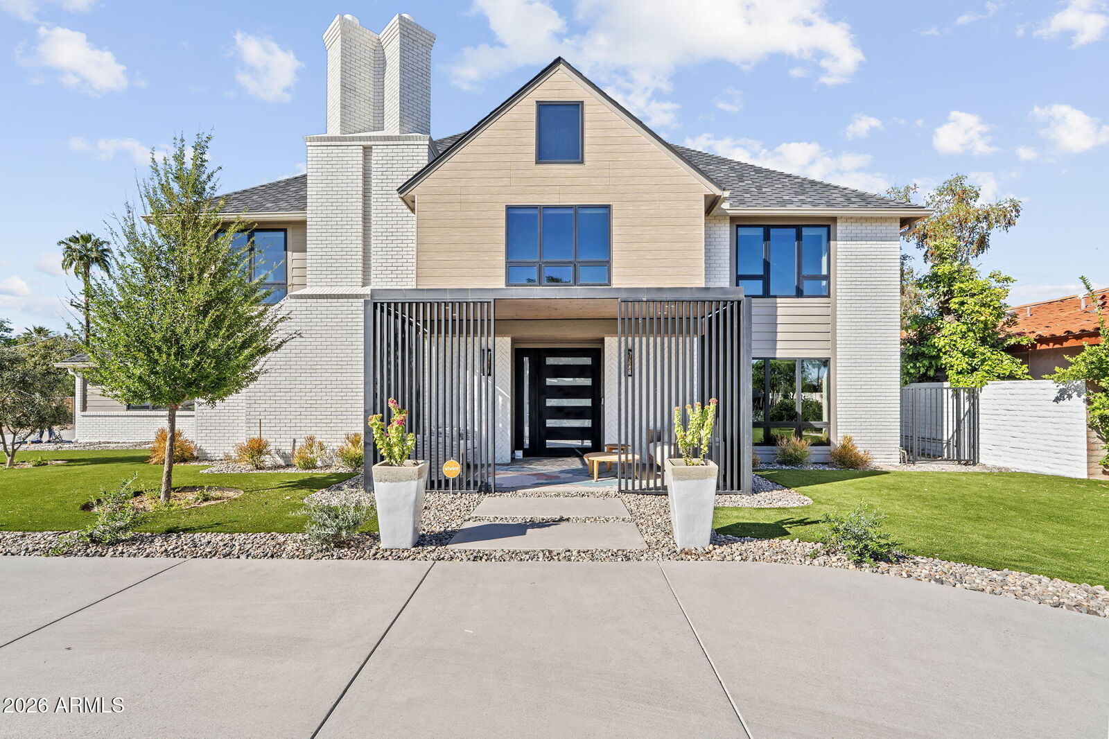 Property Photo:  910 E Kaler Drive  AZ 85020 