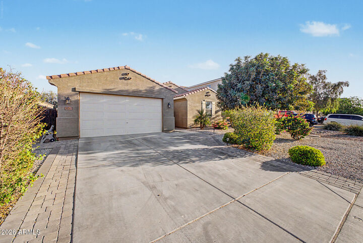 Property Photo:  1041 W Glen Canyon Drive  AZ 85140 