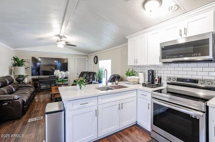 Property Photo: 12727 W Glendale Avenue 106 AZ 85307