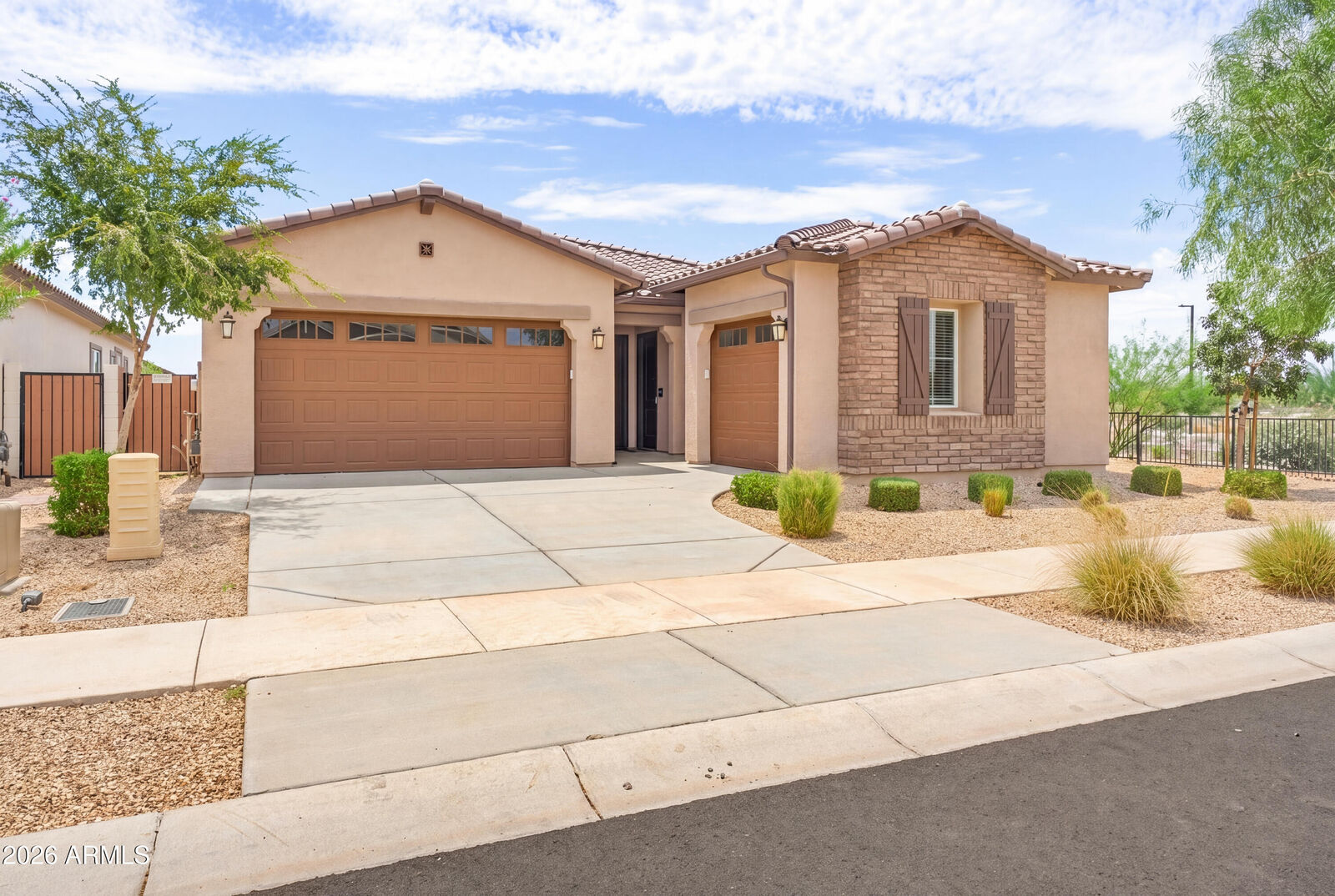 Property Photo: 15053 W Desert Hollow Drive AZ 85387