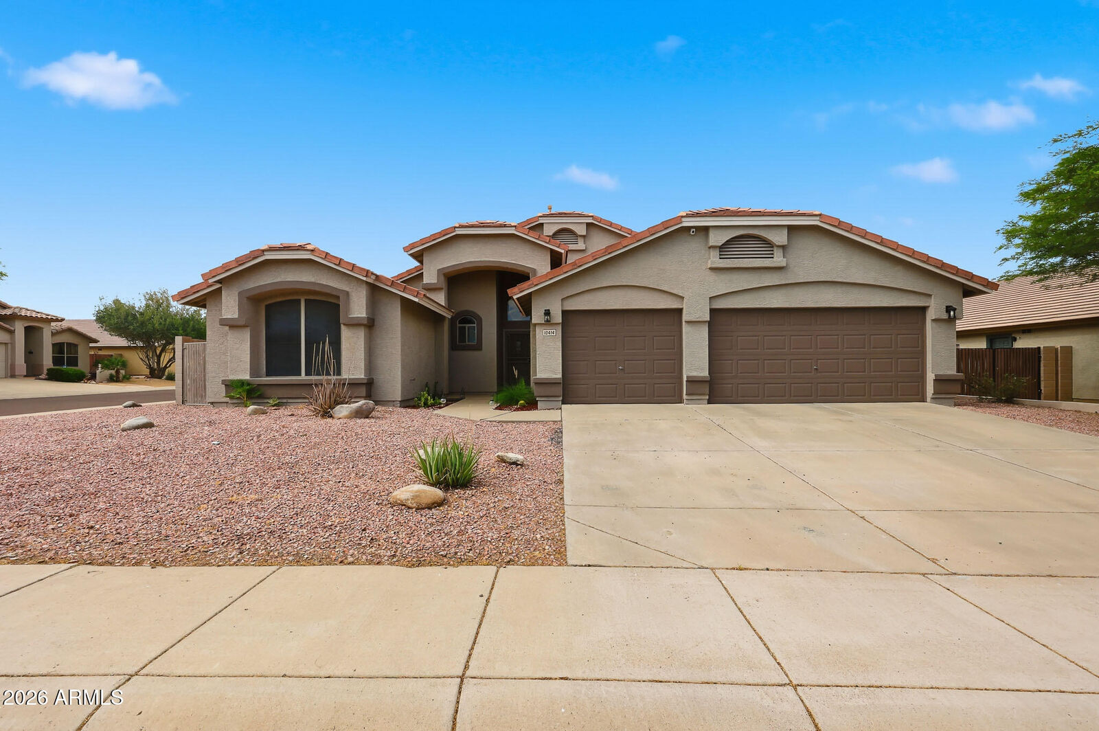 Property Photo: 10414 W Daley Lane AZ 85383