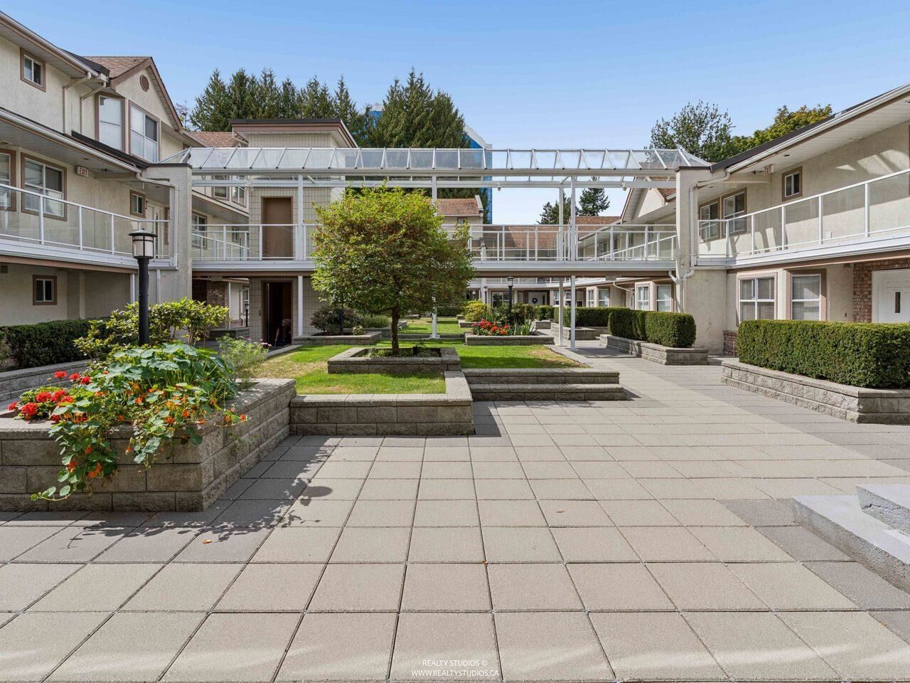 Property Photo:  5575 Patterson Avenue 21  BC V5H 2M6 