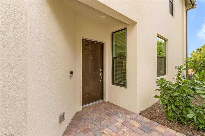 Property Photo: 1485 Weeping Willow Ct FL 33909