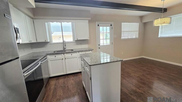 Property Photo:  1047 Arcadia Dr  LA 70810 