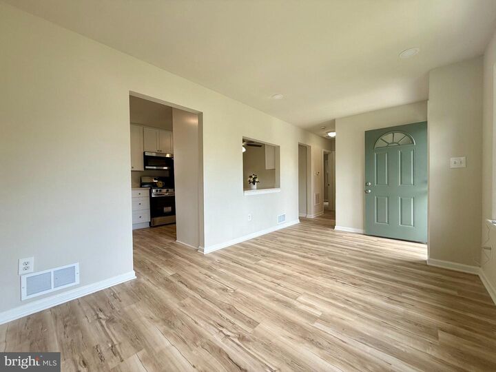 Property Photo:  1212 Elfin Avenue  MD 20743 