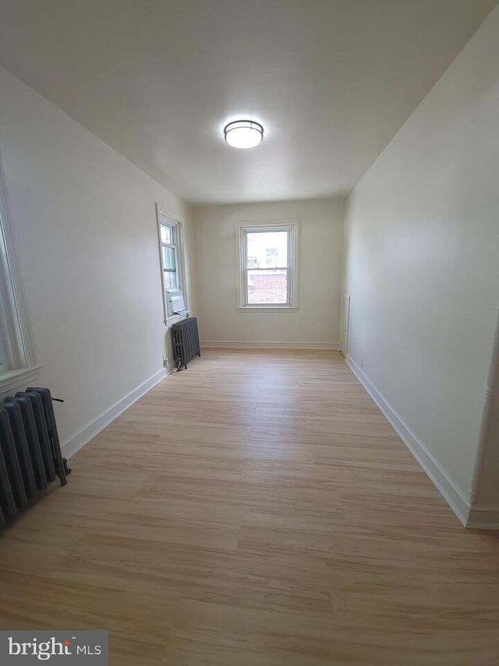 Property Photo:  7 W Winona Avenue 2  PA 19074 