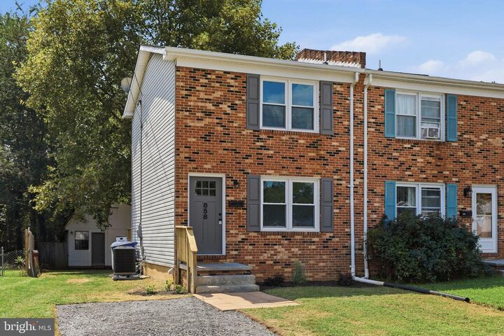 Property Photo:  858 W 11th Street  VA 22630 