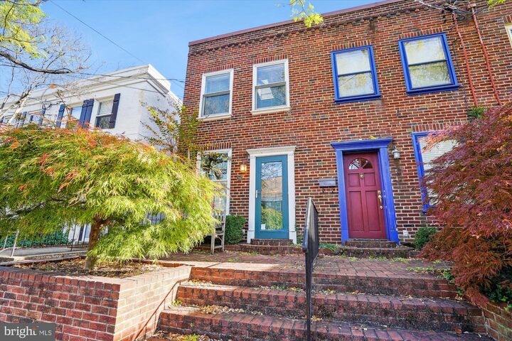 Property Photo: 216 S West Street VA 22314