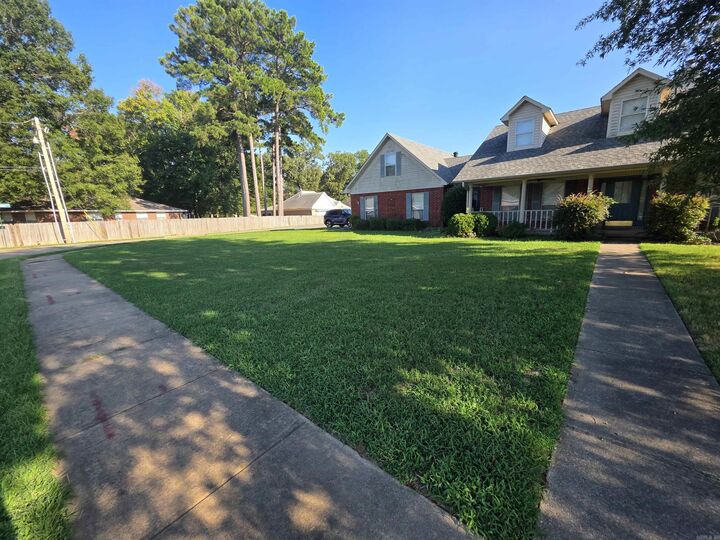 Property Photo: 1117 Colonial Drive AR 72076